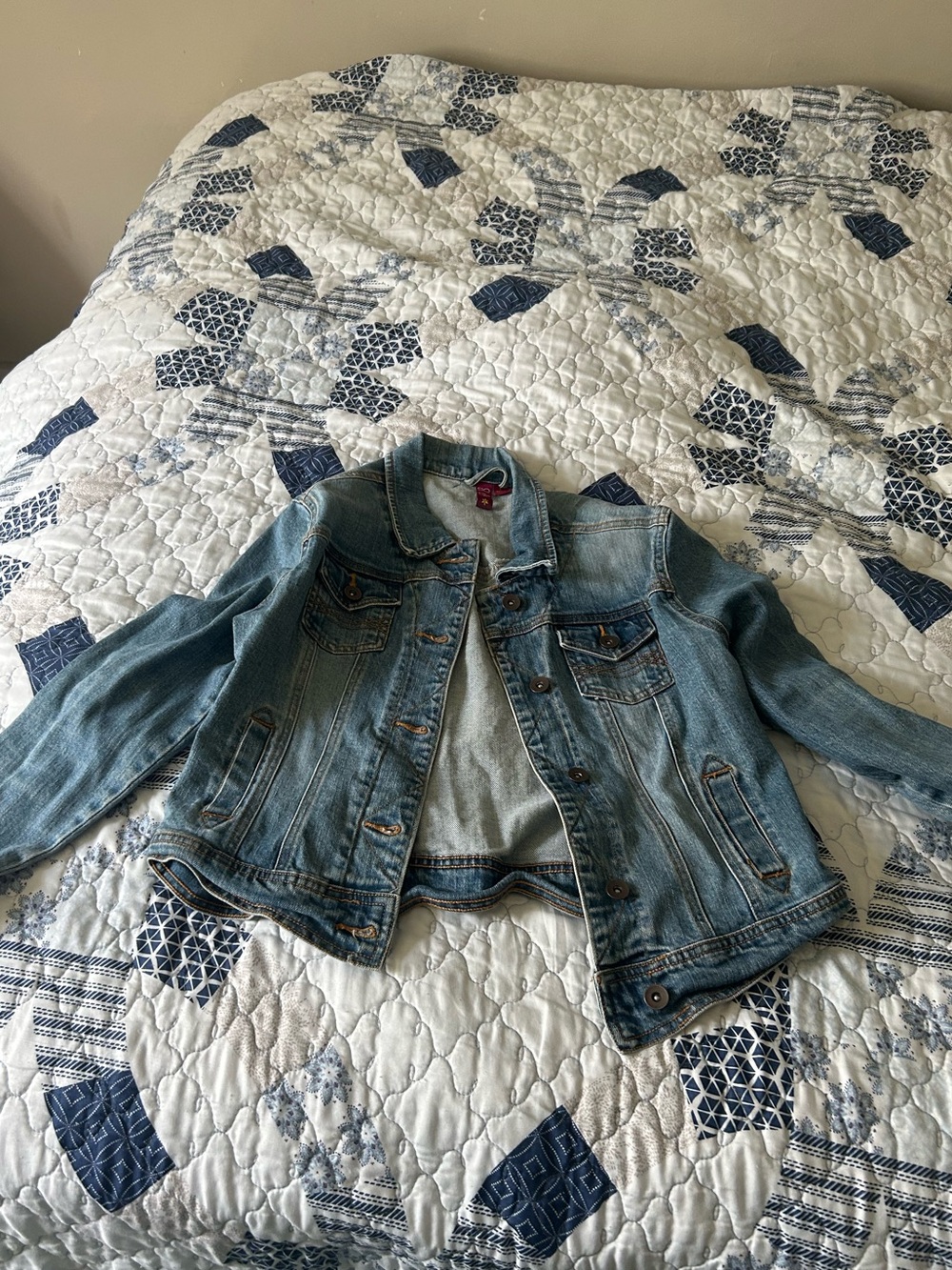 SO Light Blue Denim Jean Jacket - Women's Casual Trucker